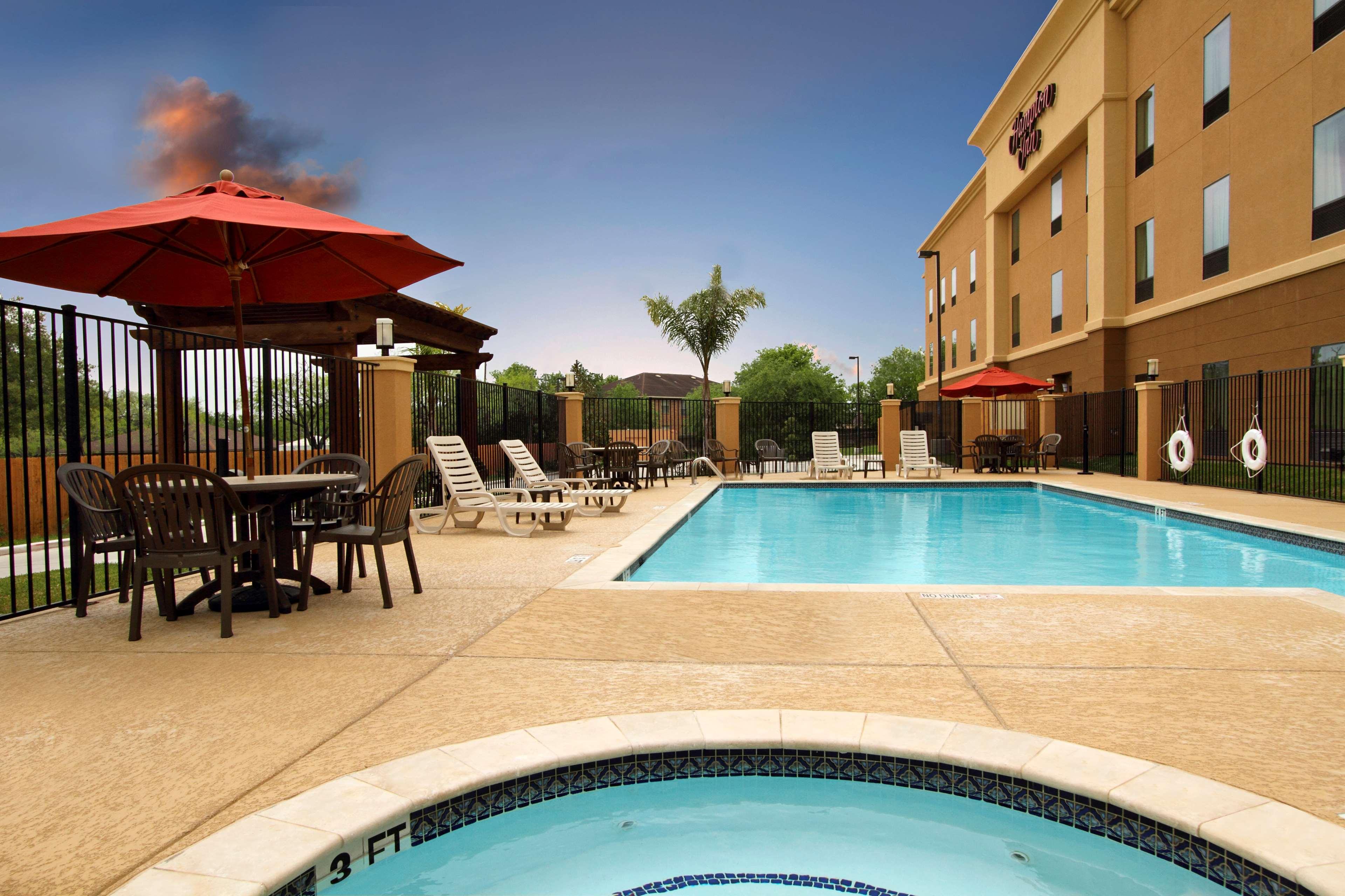 Hampton Inn Beeville מראה חיצוני תמונה